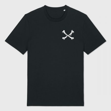 Schwarzes T-Shirt mit kleinem Brustprint – zwei gekreuzte Knochen im Vintage-Style.